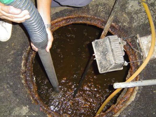 昂仁隔油池清理